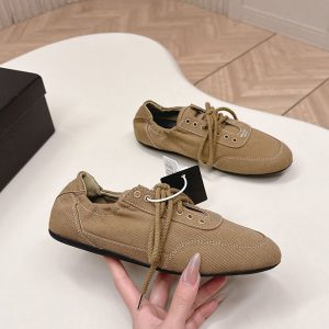 プラダ ローヒール パンプス