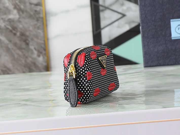 プラダ バッグ レディース PRADA プリントRe-Nylon ポーチ ブラック 1BC280_2HIK_F0036_V_OOO プラダ ポーチ アウトレット 値段 - 画像 (9)