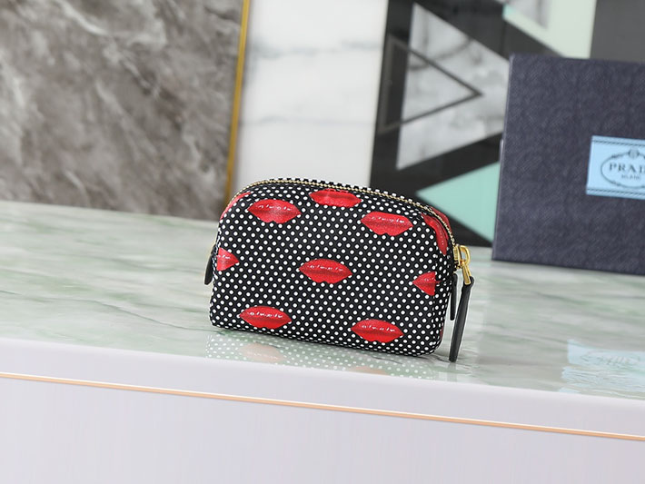 プラダ バッグ レディース PRADA プリントRe-Nylon ポーチ ブラック 1BC280_2HIK_F0036_V_OOO プラダ ポーチ アウトレット 値段 - 画像 (8)