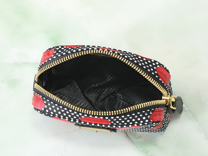 プラダ バッグ レディース PRADA プリントRe-Nylon ポーチ ブラック 1BC280_2HIK_F0036_V_OOO プラダ ポーチ アウトレット 値段 - 画像 (4)