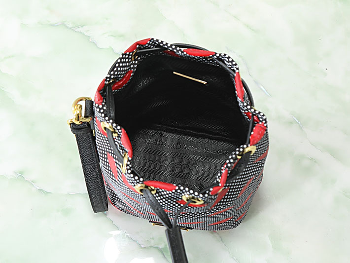 プラダ バッグ レディース PRADA プリントRe-Nylon ポーチ ブラック 1NS369_2HFL_F0002 プラダ ポーチ ナイロン - 画像 (5)