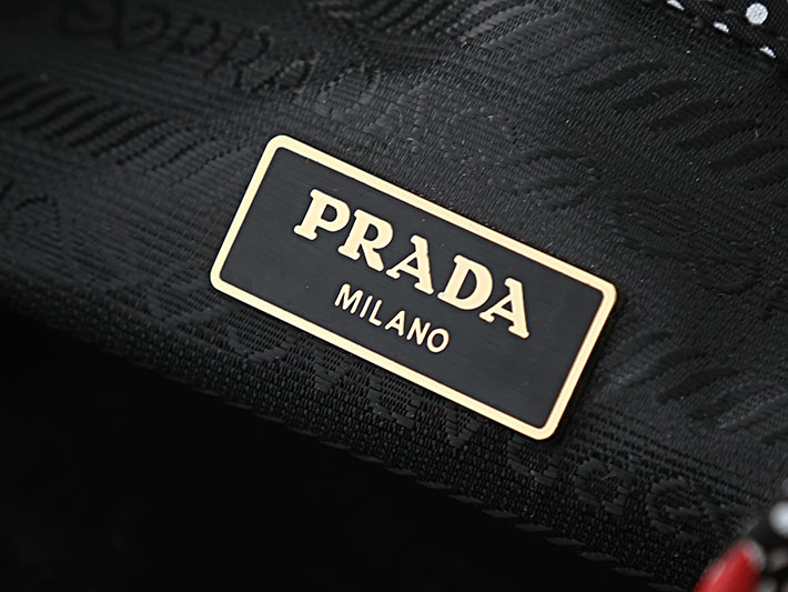 プラダ バッグ レディース PRADA プリントRe-Nylon ポーチ ブラック 1NS369_2HFL_F0002 プラダ ポーチ ナイロン - 画像 (3)