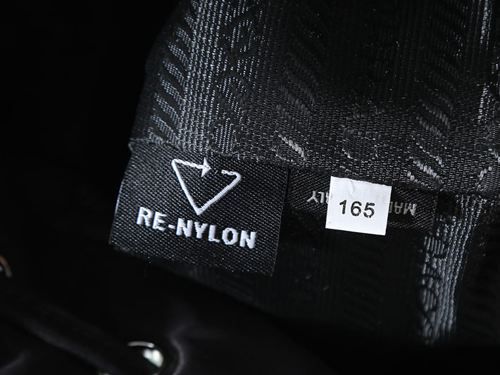 プラダ バッグ レディース PRADA Re-Nylon ポーチ バケットバッグ ブラック 1NS369_R067_F0002 プラダ 巾着 バッグ アウトレット - 画像 (2)
