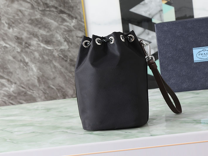 プラダ バッグ レディース PRADA スピードロック Re-Nylon xレザー ブラック ポーチ 2NE067_2HE1_F0002 プラダ バケットバッグ ナイロン - 画像 (8)