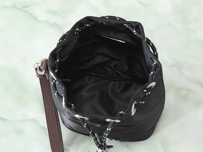 プラダ バッグ レディース PRADA スピードロック Re-Nylon xレザー ブラック ポーチ 2NE067_2HE1_F0002 プラダ バケットバッグ ナイロン - 画像 (5)