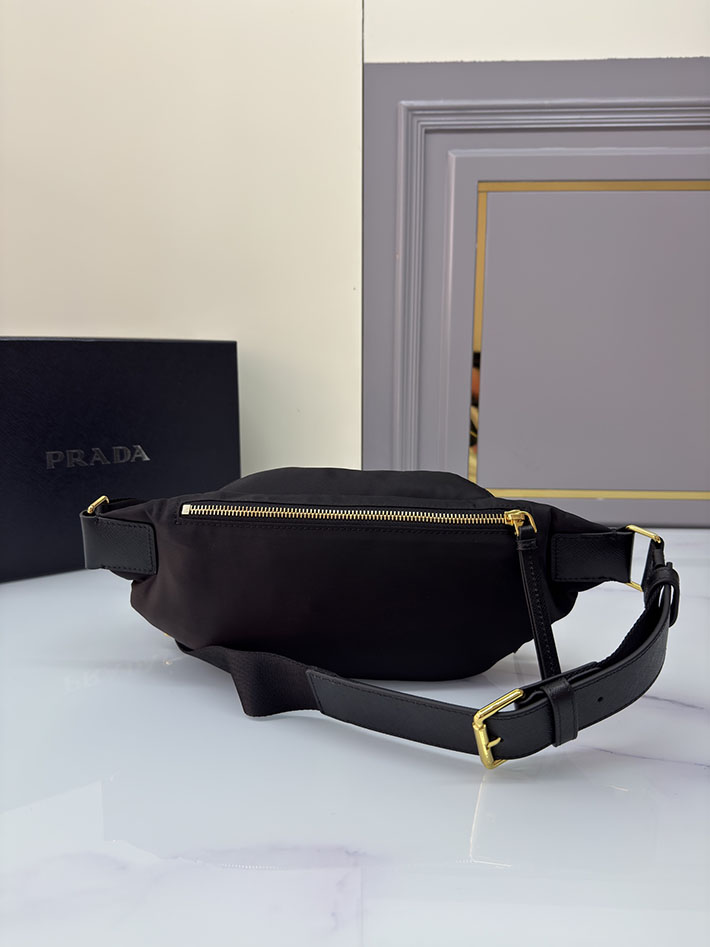 プラダ バッグ メンズ 新作 PRADA Re-Nylon xサフィアーノレザー ベルトバッグ ブラック 1BL046_R064_F0002_V_OOO プラダ ベルトバッグ メンズ - 画像 (9)