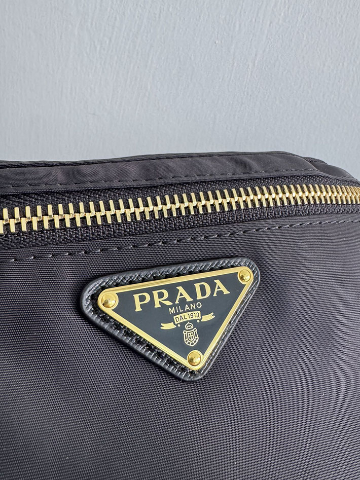 プラダ バッグ メンズ 新作 PRADA Re-Nylon xサフィアーノレザー ベルトバッグ ブラック 1BL046_R064_F0002_V_OOO プラダ ベルトバッグ メンズ - 画像 (5)