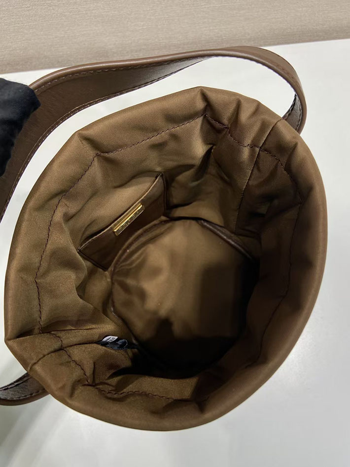 プラダ バッグ レディース PRADA プチ サック ノワール Re-Nylon xナッパレザー ミニバケットバッグ 1BE088_RUKW_F0046 プラダ 巾着バッグ ナイロン - 画像 (3)