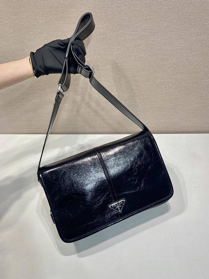 プラダ バッグ メンズ 新作 PRADA ソフトルックスレザー ショルダーバッグ ブラック 2VD073_2CYR_F0002 プラダ バッグ メンズ ショルダー - 画像 (9)