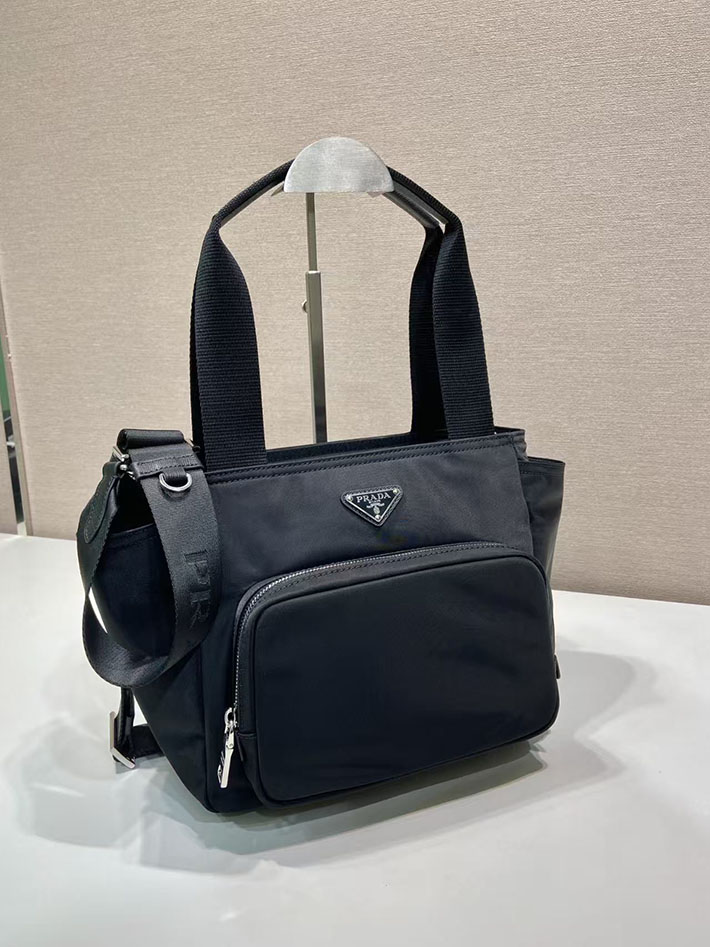 プラダ バッグ レディース PRADA Re-Nylon トートバッグ ブラック 1BG582_RV44_F0002_V_OOO プラダ キャンバス トートバッグ - 画像 (9)