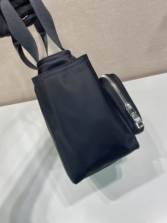 プラダ バッグ レディース PRADA Re-Nylon トートバッグ ブラック 1BG582_RV44_F0002_V_OOO プラダ キャンバス トートバッグ - 画像 (6)