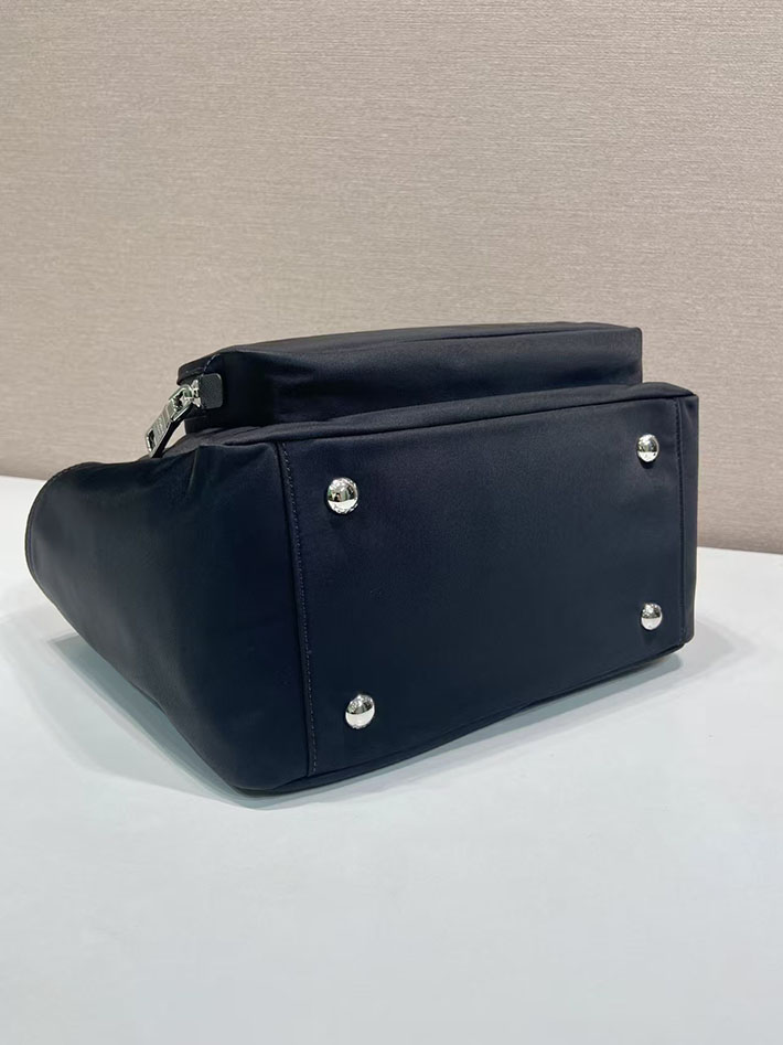プラダ バッグ レディース PRADA Re-Nylon トートバッグ ブラック 1BG582_RV44_F0002_V_OOO プラダ キャンバス トートバッグ - 画像 (5)