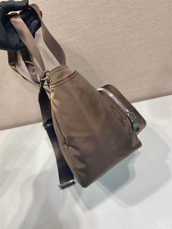 プラダ バッグ レディース PRADA Re-Nylon トートバッグ シエナブラウン 1BG582_RV44_F0038_V_OOO プラダ トートバッグ 人気 - 画像 (6)
