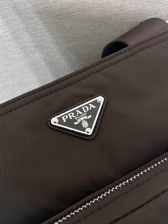 プラダ バッグ レディース PRADA Re-Nylon トートバッグ シエナブラウン 1BG582_RV44_F0038_V_OOO プラダ トートバッグ 人気 - 画像 (4)