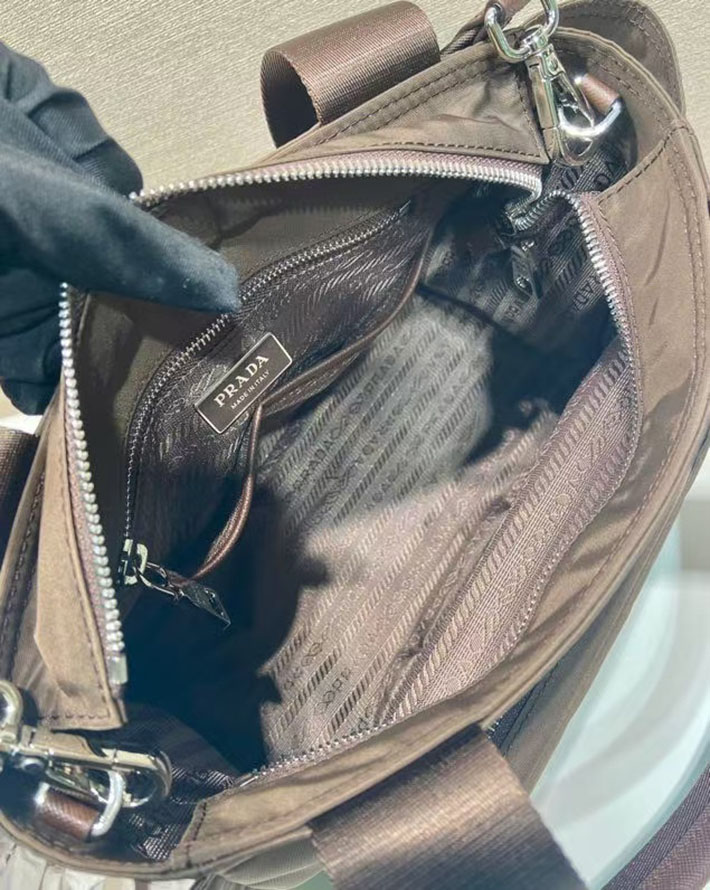 プラダ バッグ レディース PRADA Re-Nylon トートバッグ シエナブラウン 1BG582_RV44_F0038_V_OOO プラダ トートバッグ 人気 - 画像 (3)