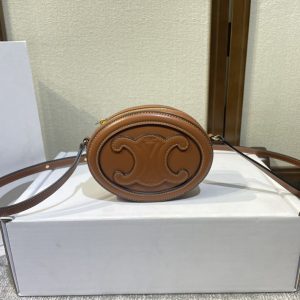 セリーヌ ショルダーバッグ 人気