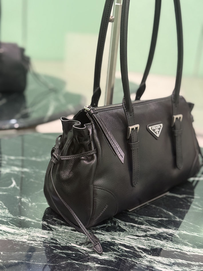 プラダ バッグ レディース PRADA ボニー アンティーク加工レザー ミディアム トートバッグ ブラック 1BG628_2HF2_F0002 レディース プラダ バッグ 人気 - 画像 (6)