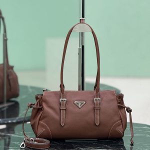 プラダ レザー トートバッグ