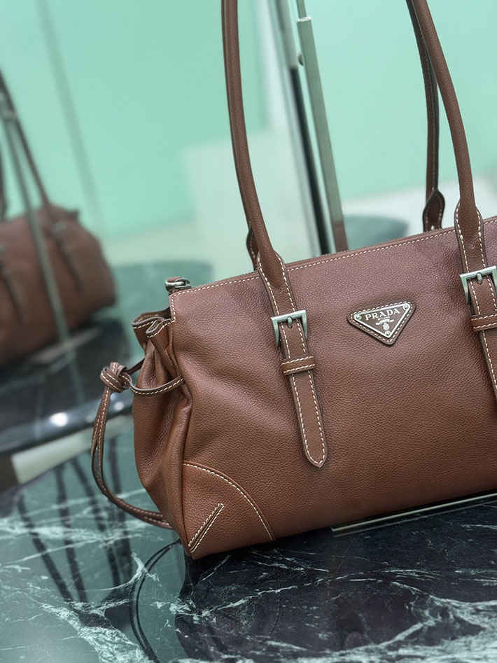 プラダ PRADA ボニー アンティーク加工レザー ミディアム トートバッグ チェストナットブラウン 1BG628_2HF2_F0042 プラダ レザー トートバッグ - 画像 (7)