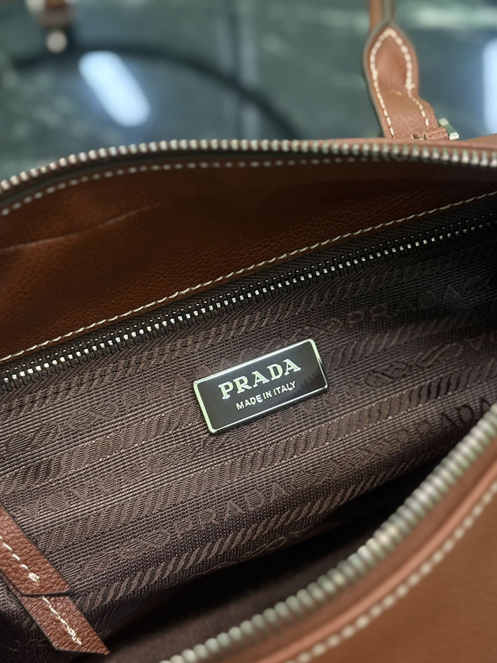 プラダ PRADA ボニー アンティーク加工レザー ミディアム トートバッグ チェストナットブラウン 1BG628_2HF2_F0042 プラダ レザー トートバッグ - 画像 (2)