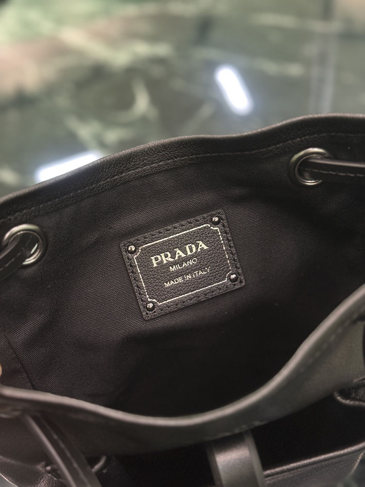 プラダ バッグ レディース PRADA レザー ミニ ショルダーバッグ ブラック 1BH288_2G6F_F0002_V_OOO プラダ バッグ人気ランキング - 画像 (2)