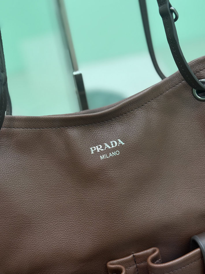 プラダ バッグ レディース PRADA ルート ラージ レザー バッグ ココアブラウン 1BC293_2G6F_F0324_V_OOO プラダ トートバッグ ナイロン - 画像 (4)