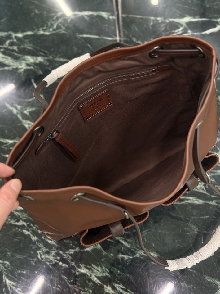 プラダ バッグ レディース PRADA ルート ラージ レザー バッグ ココアブラウン 1BC293_2G6F_F0324_V_OOO プラダ トートバッグ ナイロン - 画像 (3)