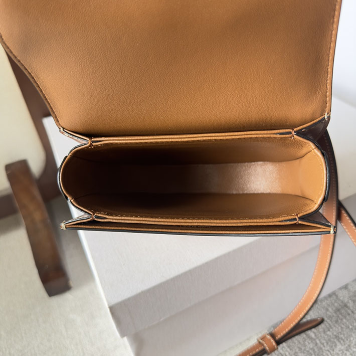 最高級セリーヌスーパーコピー CELINE ミニ ブザス クレア タン トリオンフ キャンバス/カーフ 10K502FA3 セリーヌ バッグ 人気ランキング - 画像 (2)