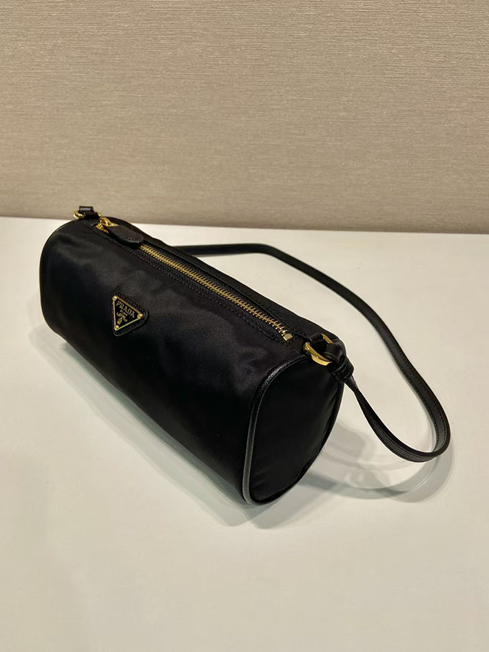 プラダ バッグ レディース PRADA Re-Nylonポーチ ストラップ ナイロン ブラック 1NE058_2C05_F0002 プラダ ポーチ アウトレット 値段 - 画像 (9)