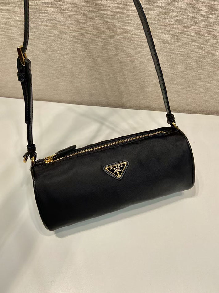 プラダ バッグ レディース PRADA Re-Nylonポーチ ストラップ ナイロン ブラック 1NE058_2C05_F0002 プラダ ポーチ アウトレット 値段 - 画像 (7)