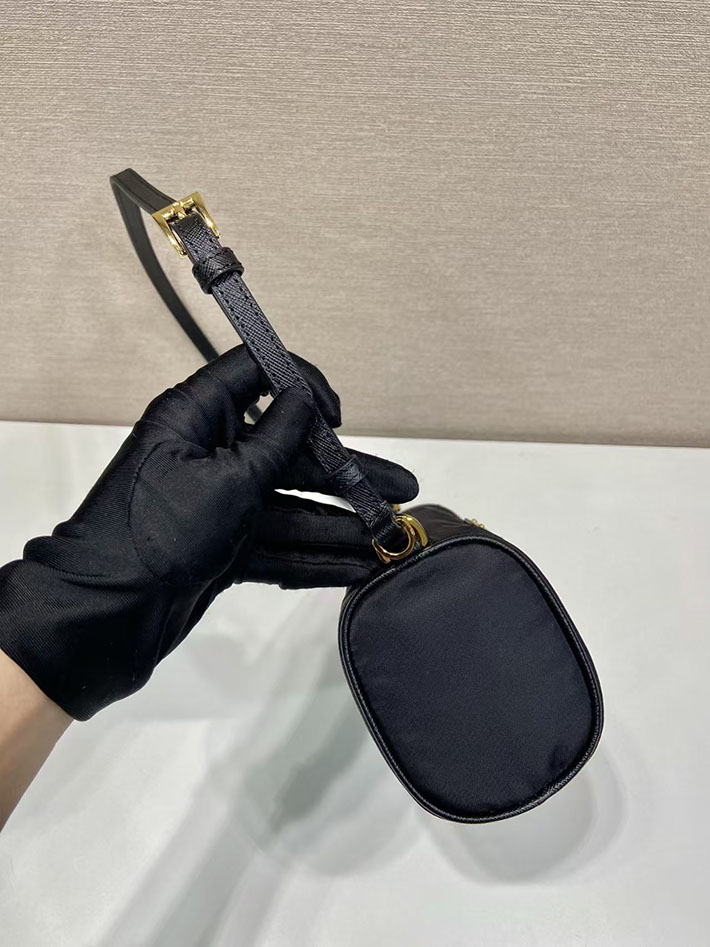プラダ バッグ レディース PRADA Re-Nylonポーチ ストラップ ナイロン ブラック 1NE058_2C05_F0002 プラダ ポーチ アウトレット 値段 - 画像 (5)