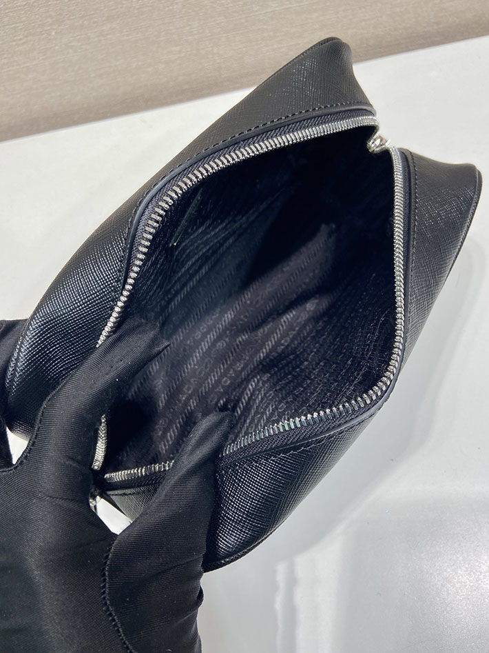 プラダ バッグ レディース PRADA サフィアーノレザー ポーチ ストラップ付き ブラック 2NE065_PN9_F0002 プラダ ポーチ ショルダー - 画像 (3)
