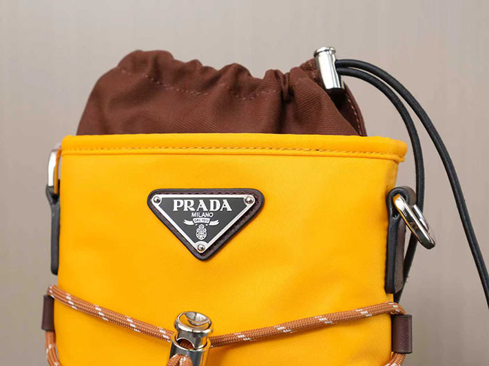 プラダ PRADA スピードロック Re-Nylon レザー スマートフォンケース アンバー 2ZT079_2HE1_F0287 レディース プラダ スマホショルダー - 画像 (5)
