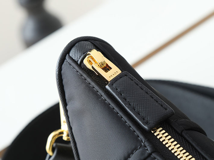 プラダ バッグ レディース PRADA Re-Nylonドゥミ・リュンヌショルダー ブラック 1BH222 R064 F0002 プラダ バッグ ナイロン ショルダー - 画像 (5)