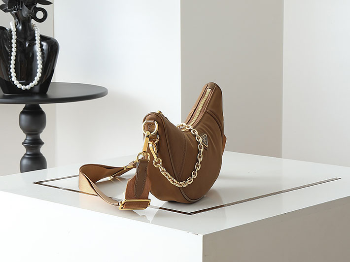 プラダ バッグ レディース PRADA Re-Nylonドゥミ・リュンヌショルダー ブラウン 1BH222 R064 F0046 プラダ ナイロン バッグ アウトレット - 画像 (9)