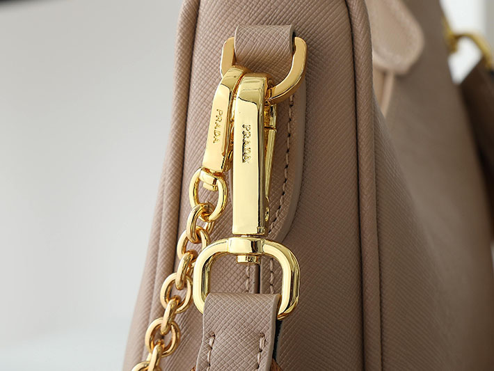 プラダ バッグ レディース PRADA Re-Edition 2005 サフィアーノレザー バッグ カメオベージュ 1BH204_NZV_F0MUH プラダ バッグ アウトレット - 画像 (5)