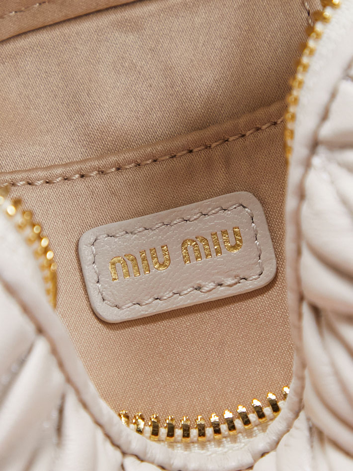 最高級MiuMiuスーパーコピー ミュウミュウ マテラッセ マイクロバッグ ショルダーバッグ ホワイト 5NR018_2FPP_F0009 MIUMIU ミニショルダーバッグ - 画像 (2)