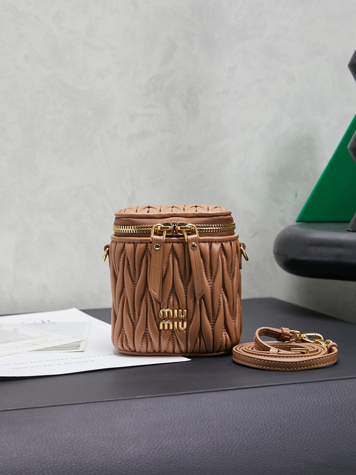 MIUMIU ショルダーバッグ