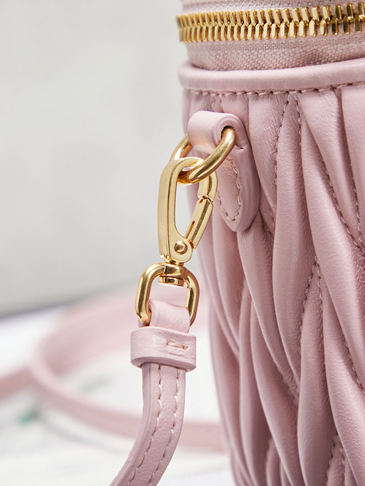最高級MiuMiuスーパーコピー ミュウミュウ マテラッセ マイクロバッグ ショルダーバッグ ピンク 5NR018_2FPP_F0E18 ミュウ ミュウ バッグ ピンク - 画像 (5)