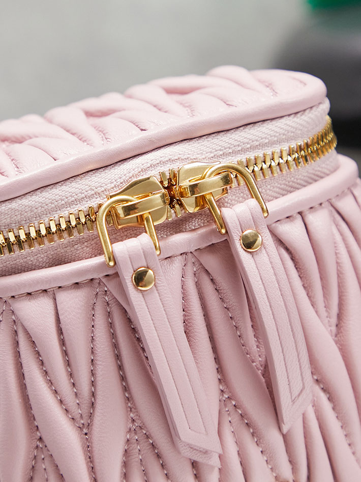 最高級MiuMiuスーパーコピー ミュウミュウ マテラッセ マイクロバッグ ショルダーバッグ ピンク 5NR018_2FPP_F0E18 ミュウ ミュウ バッグ ピンク - 画像 (4)