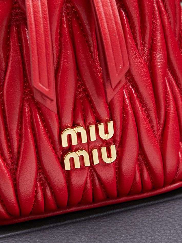 最高級MiuMiuスーパーコピー ミュウミュウ マテラッセ マイクロバッグ ショルダーバッグ レッド 5NR018_2FPP_F0011 ミュウミュウ バッグ 芸能人 - 画像 (6)