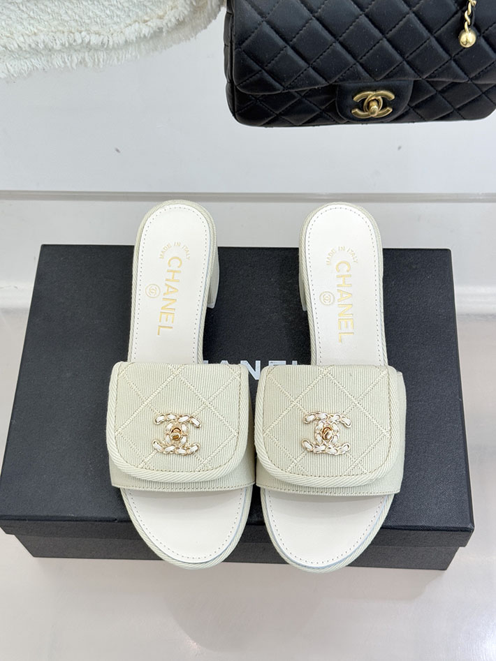 最高級シャネルスーパーコピー CHANEL ココマーク パールサンダル ミュール デニム ホワイト 2631004 シャネル サンダル 定価 - 画像 (7)