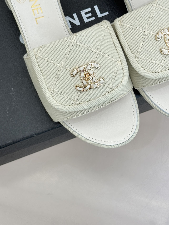 最高級シャネルスーパーコピー CHANEL ココマーク パールサンダル ミュール デニム ホワイト 2631004 シャネル サンダル 定価 - 画像 (4)