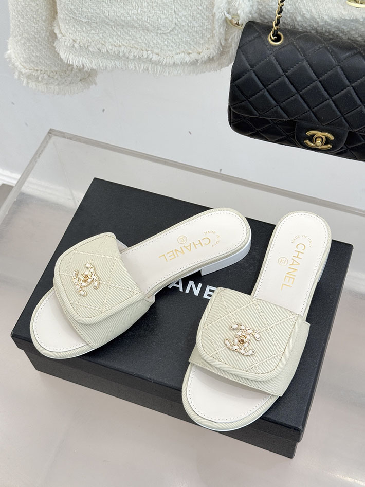 最高級シャネルスーパーコピー CHANEL CCロゴ ミュール コットン ビジュー ターンロック ホワイト 2631010 シャネル サンダル レディース - 画像 (9)