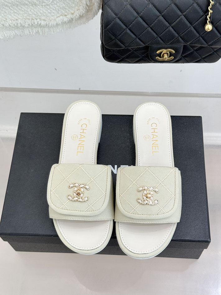 最高級シャネルスーパーコピー CHANEL CCロゴ ミュール コットン ビジュー ターンロック ホワイト 2631010 シャネル サンダル レディース - 画像 (7)