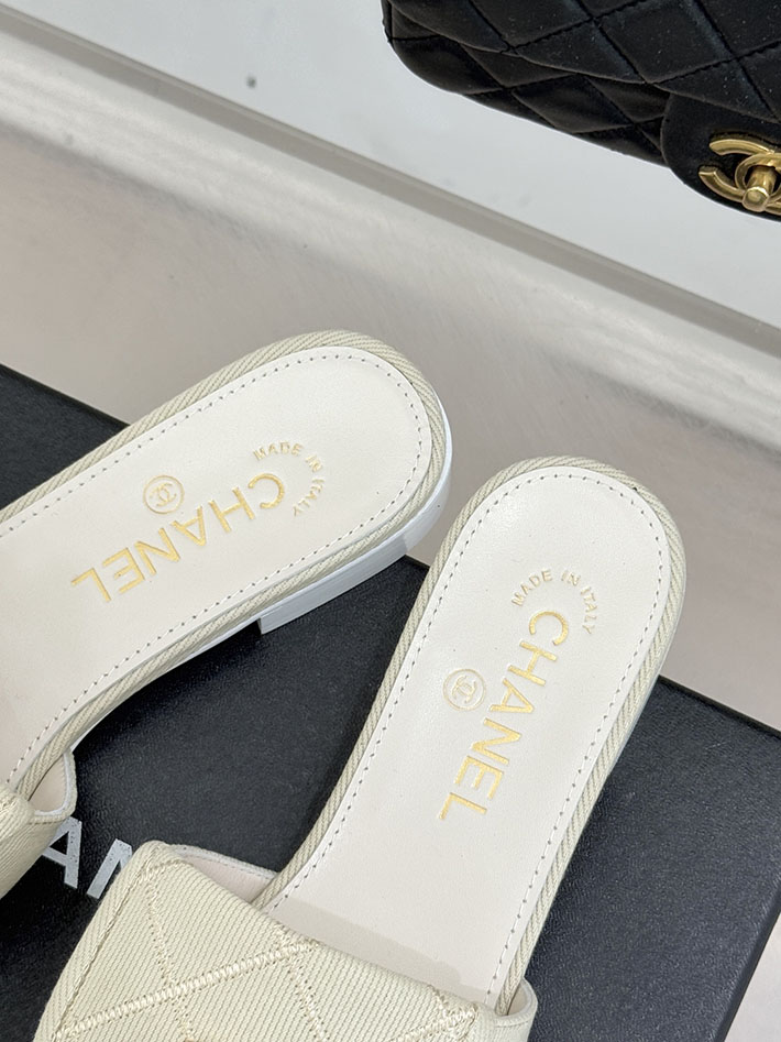 最高級シャネルスーパーコピー CHANEL CCロゴ ミュール コットン ビジュー ターンロック ホワイト 2631010 シャネル サンダル レディース - 画像 (3)