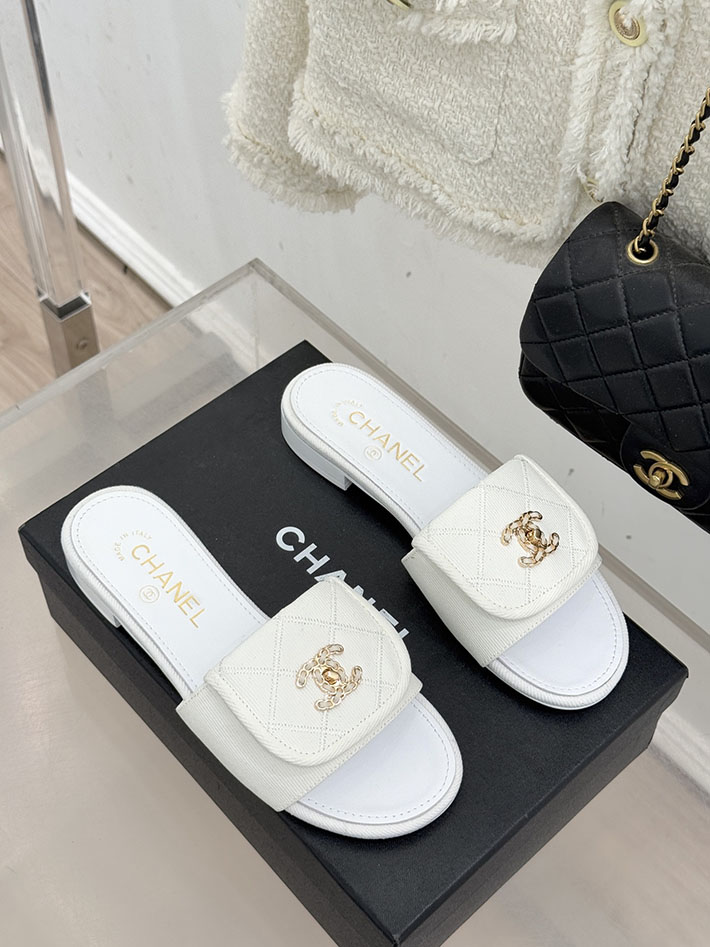 最高級シャネルスーパーコピー CHANEL CCロゴ ミュール コットン ビジュー ターンロック ホワイト 2631012 シャネル サンダル 新作 - 画像 (8)