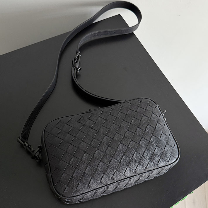 最高級ボッテガスーパーコピー Bottega Veneta スモール イントレチャート カメラバッグ ブラック 755923V4G318803 ボッテガ カメラバッグ メンズ - 画像 (7)