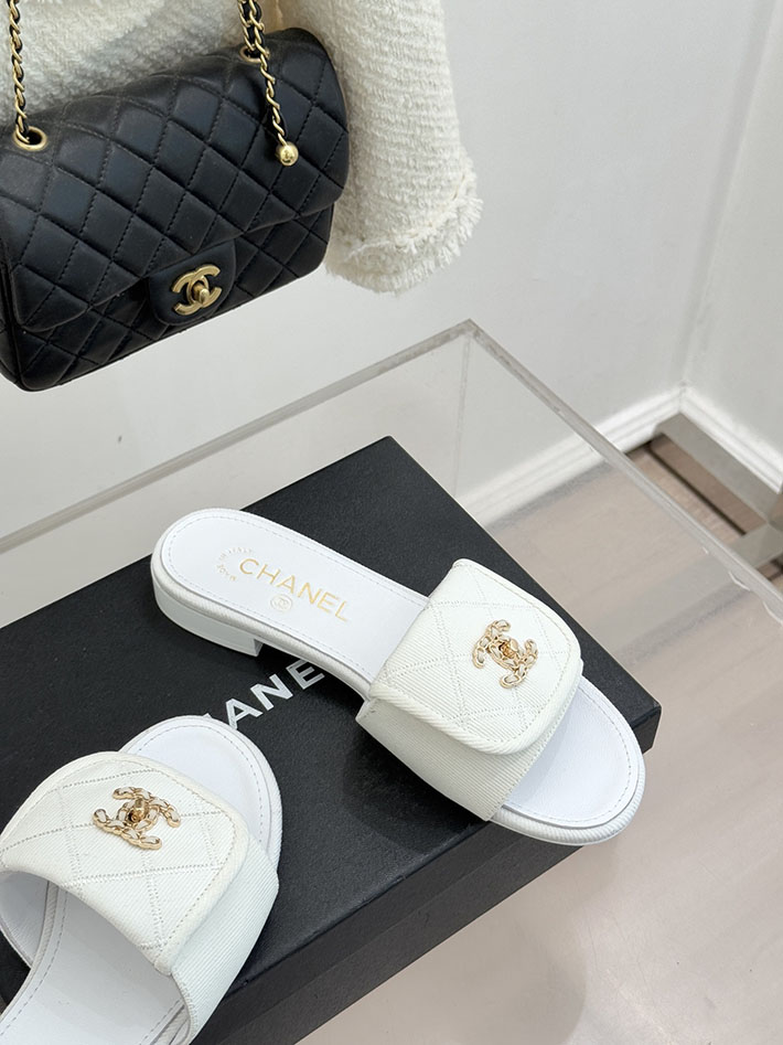 最高級シャネルスーパーコピー CHANEL CCロゴ ミュール コットン ビジュー ターンロック ホワイト 2631012 シャネル サンダル 新作 - 画像 (6)