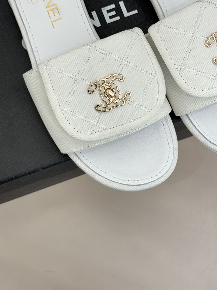 最高級シャネルスーパーコピー CHANEL CCロゴ ミュール コットン ビジュー ターンロック ホワイト 2631012 シャネル サンダル 新作 - 画像 (4)